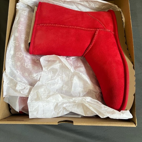 UGG CLASSIC BOOTS Size: 9 W 10/10 $170
IG: @SoleWorldWideHype - Picture 2 of 5